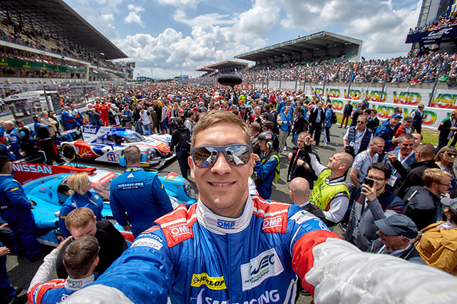 Виталий Петров перед стартом гонки «24 часа Ле-Мана»