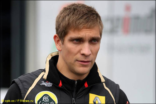 Виталий Петров в паддоке Гран При Германии