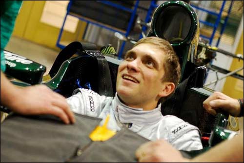 Виталий Петров на базе Caterham