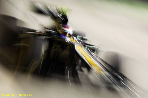 Виталий Петров на трассе Гран При Сингапура