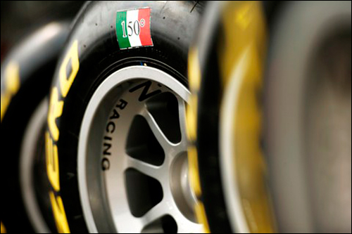 Юбилейный логотип на резине Pirelli