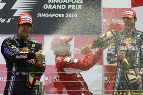 Призеры гонки 2010 года на подиуме трассы Марина-Бэй