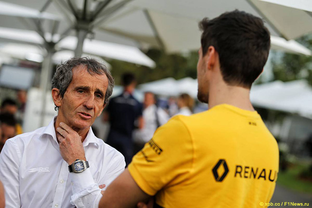 Ален Прост беседует с Джолионом Палмером на Гран При Китая