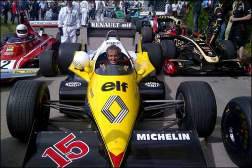 Ален Прост за рулем Renault RE30 в Гудвуде