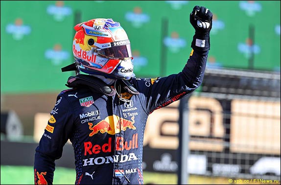 Макс Ферстаппен выиграл квалификацию в Зандфорте, завоевав седьмой поул в сезоне и десятый в карьере