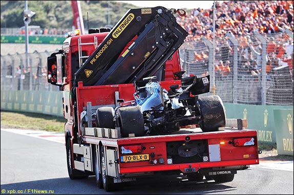 Эвакуация машины Николаса Латифи