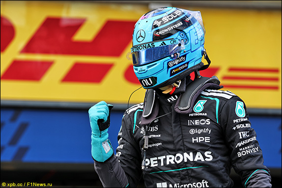 Джордж Расселл выиграл первую квалификацию нового сезона