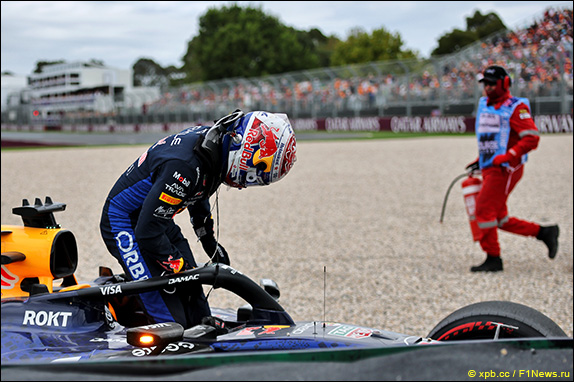 Макс Ферстаппен вылетел в первом повороте, едва начав быстрый круг