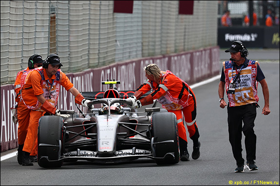 маршалы эвакуируют машину Бортолето