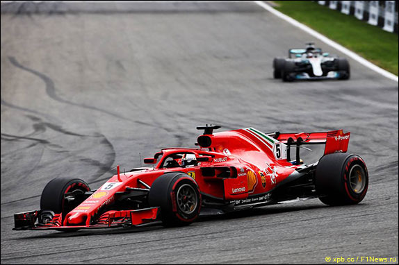 Пара лидеров ехала в высоком темпе, быстро отрываясь от соперников