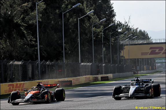 Пиастри долго прессинговал Расселла в борьбе за пятое место и на 60-м круге вышел вперёд