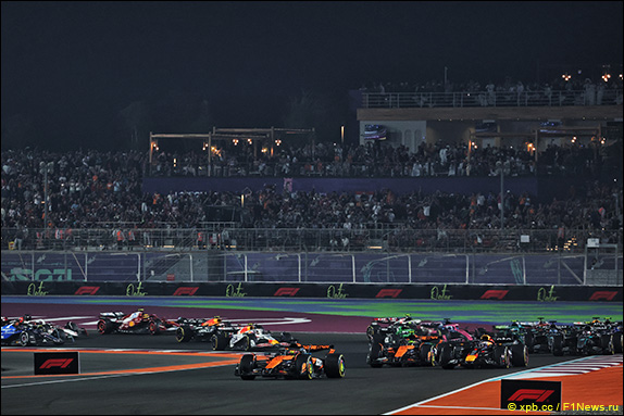 На старте Пиастри сохранил лидерство