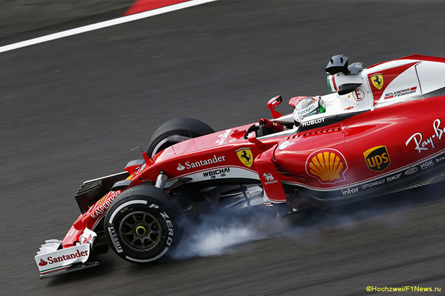 Себастьян Феттель во время тренировок в Сепанге