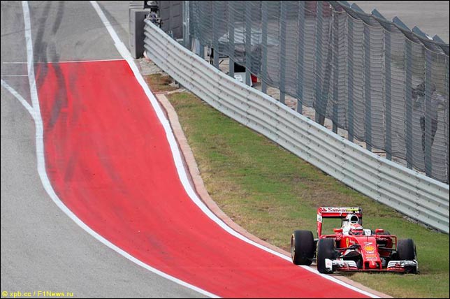 Кими Райкконен остановил машину на выезде с пит-лейн из-за незакреплённого колеса