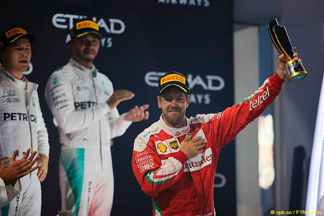 Себастьян Феттель на подиуме Гран При Абу-Даби