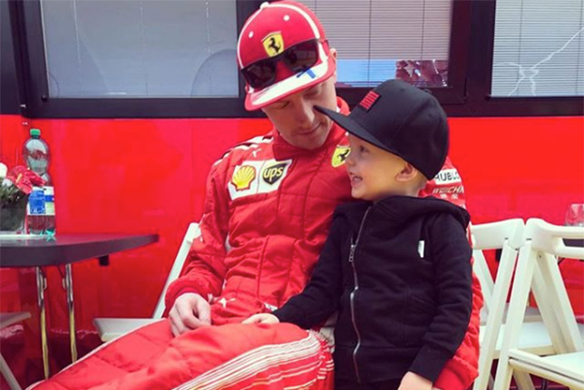 Кими Райкконен и его сын Робин на тестах в Барселоне