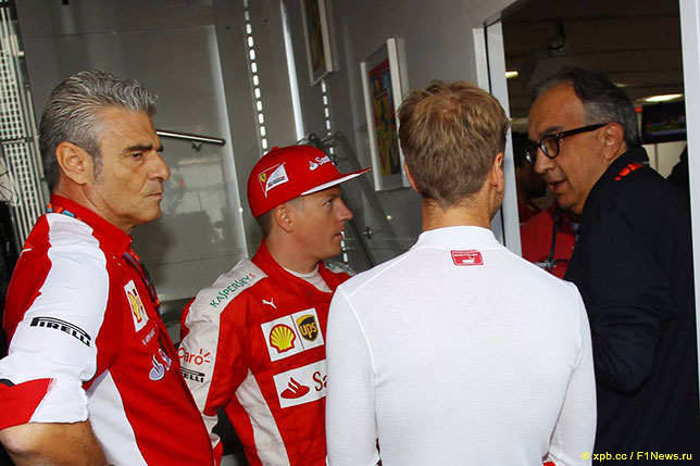 Справа налево: Серджио Маркионне, Себастьян Феттель, Кими Райкконен, Маурицио Арривабене. Гран При Италии 2015 года