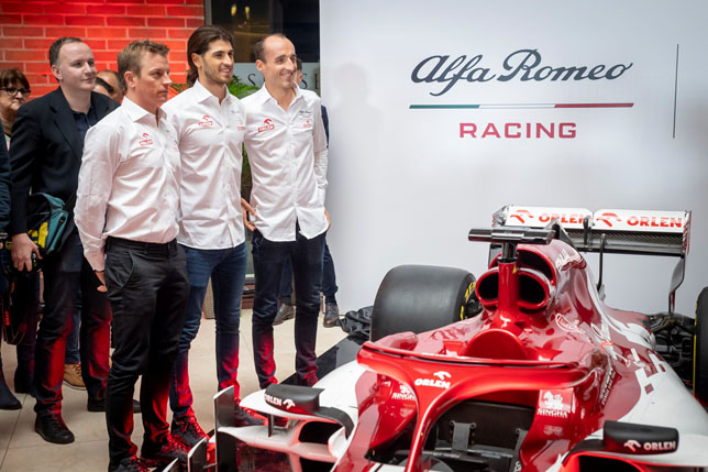 Гонщики Alfa Romeo на мероприятии в Варшаве, фото: пресс-служба PKN Orlen