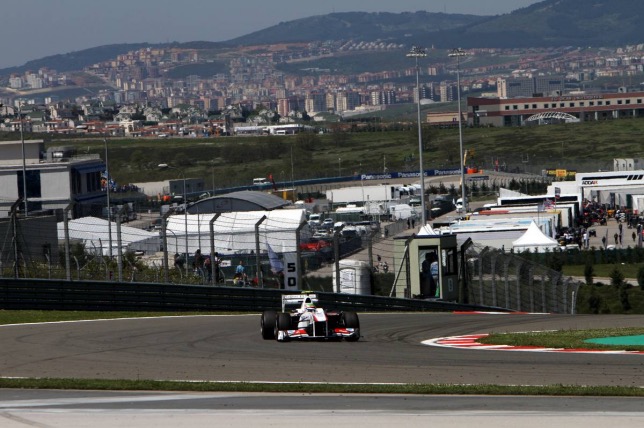 Машина Sauber на трассе Гран При Турции, 2011 год