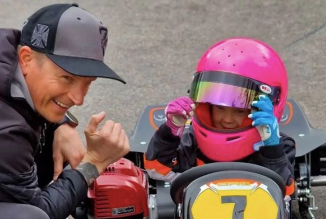 Кими Райкконен на картодроме вместе с дочерью Рианной