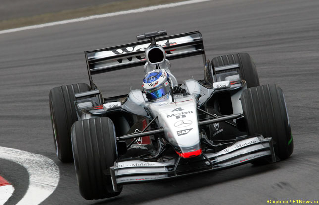 Кими Райкконен за рулём McLaren MP4-17A на Гран При Европы 2002 года