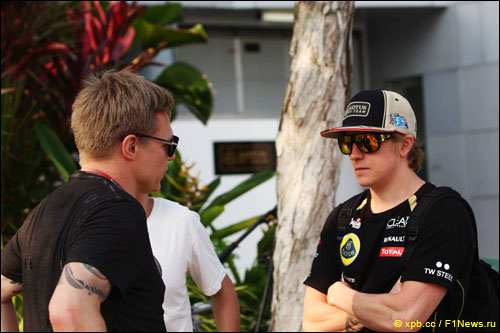 Мика Сало беседует с Кими Райкконеном