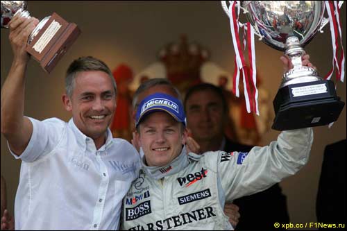 Кими Райкконен и Мартин Уитмарш после победы в Монако в 2005-м