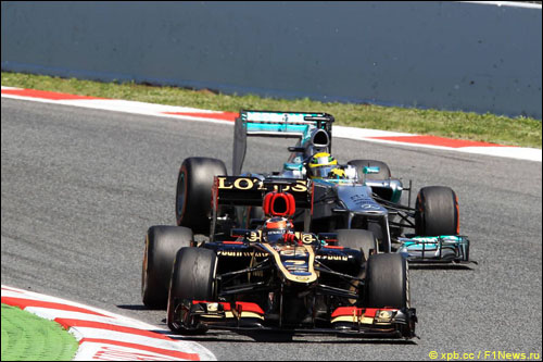 Кими Райкконен опережает Нико Росберга в Гран При Испании