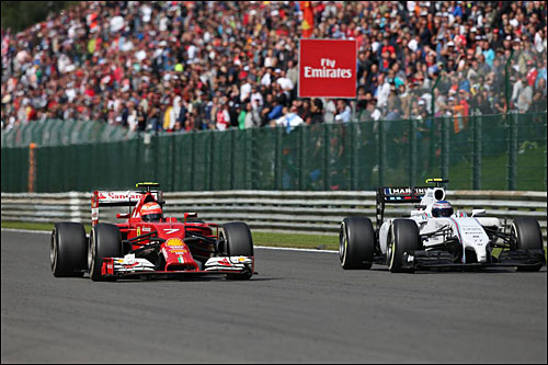 Кими Райкконен ведёт борьбу с Валттери Боттасом