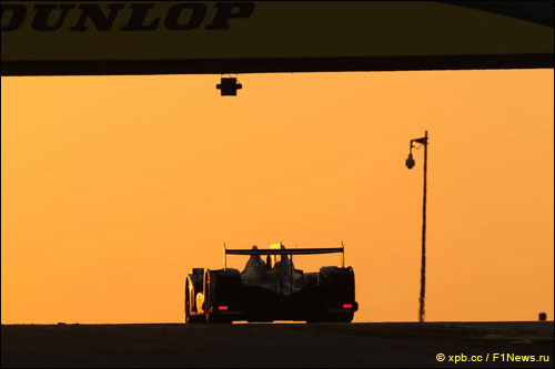 Спорткар Oreca-Nissan экипажа Романа Русинова на трассе гонки "6 часов Фудзи"