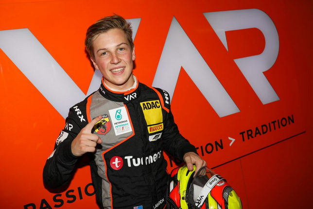 Лиам Лоусон (фото с официального сайта гонщика)