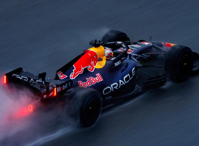 Макс Ферстаппен за рулём RB22 на трассе в Барселоне, фото пресс-службы Red Bull Racing