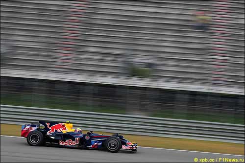 Red Bull, за рулем - Марк Уэббер 