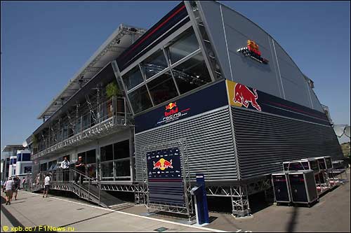 Моторхоум Red Bull