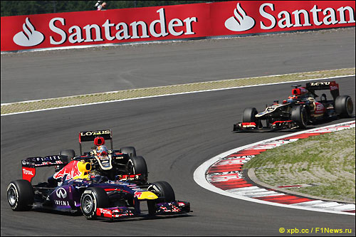 Гонщики Lotus в Германии активно прессинговали Себастьяна Феттеля