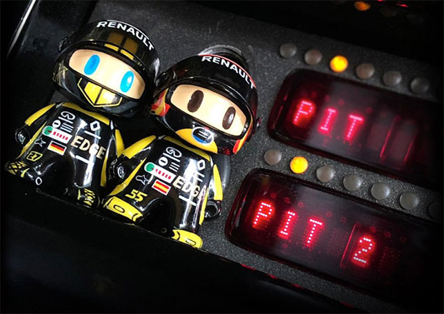 Одна из страниц рождественского календаря Renault, фото пресс-службы команды