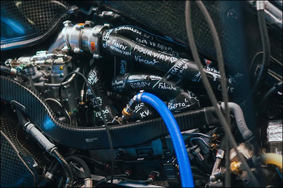 Автографы инженеров Renault перед последней гонкой с участием их моторов в Формуле 1. Фото: Пресс-служба Alpine