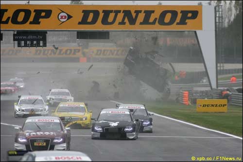 Гонка в Адрии: на заднем плане - авария Алекса Према