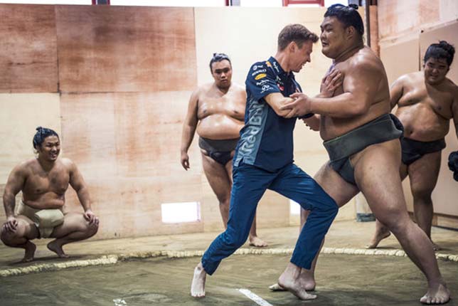 Даниил Квят против профессионального сумоиста