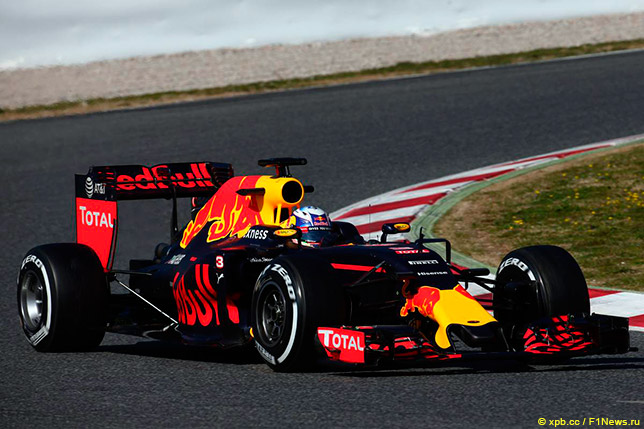 Даниэль Риккардо на тестах в Барселоне