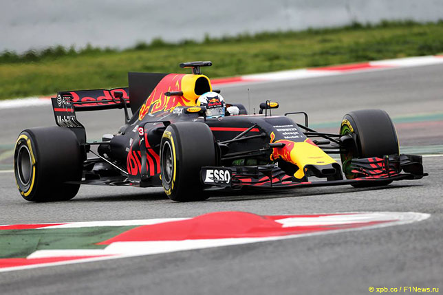 Даниэль Риккардо на тестах в Барселоне