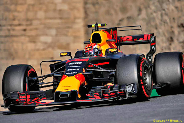 Макс Ферстаппен на трассе в Баку