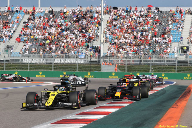 Даниэль Риккардо опережает Макса Ферстаппена