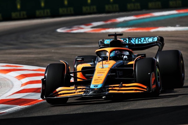 Даниэль Риккардо за рулём McLaren на трассе в Майами, фото XPB