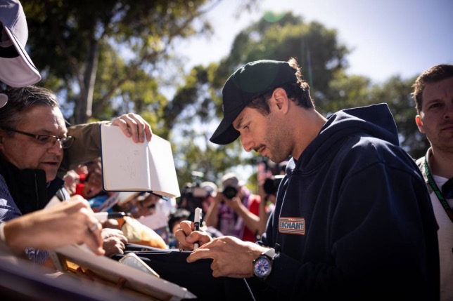 Даниэль Риккардо на встрече с болельщиками в Альберт-парке, фото XPB