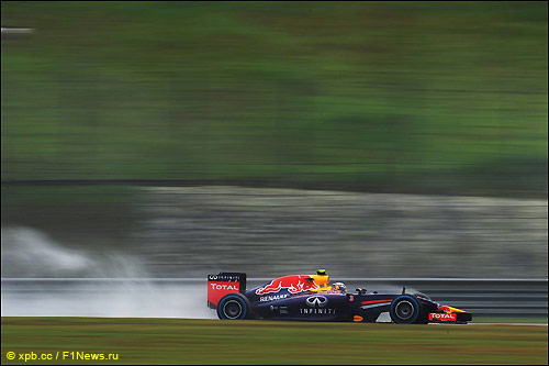 Даниэль Риккардо во время квалификации в Сепанге