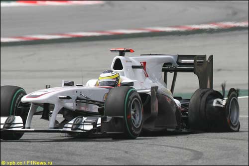 Пробитая шина на Sauber Педро де ла Росы