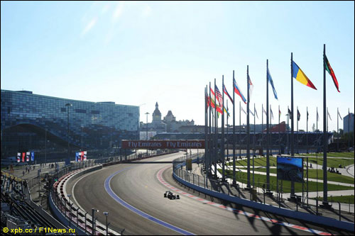 Фернандо Алонсо на трассе в Сочи