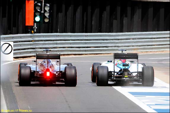 Нико Росберг и Фелипе Масса после пит-стопа