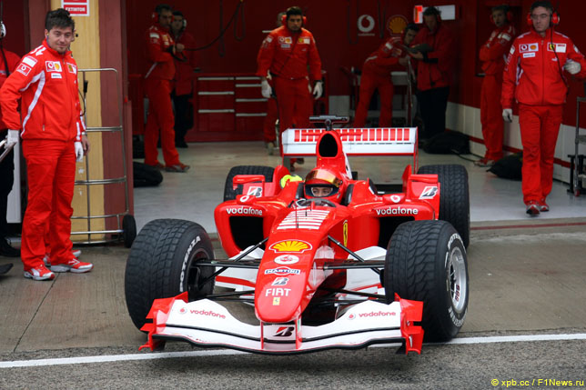 Валентино Росси на тестах Ferrari в Валенсии, 2006 год